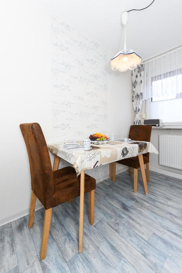 Ferienwohnung Im Haus Weinstock Езенс Екстер'єр фото